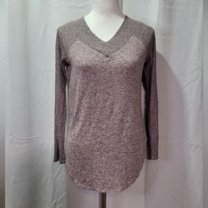 No Frills Women's Purple Long Sleeve V-Neck Top Size Small 🐈